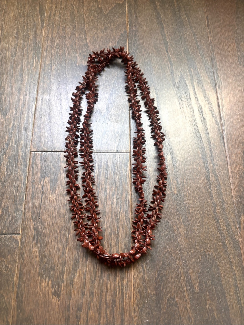 Vintage Koa Apple Seed Necklace- 25 inches. In good pre-owned condition